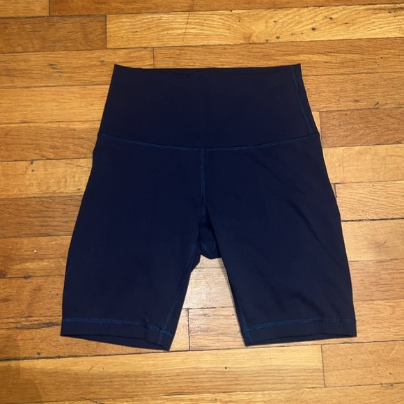 Lululemon Wunder Train High-Rise Shorts 8” in Navy, size 6 - Picture 2 of 12